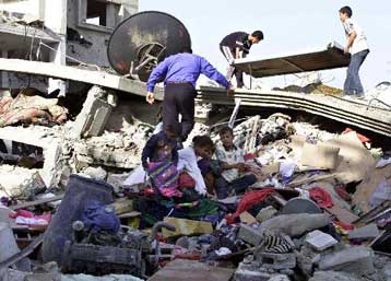 Τρεις νεκροί από σειρά ισχυρών εκρήξεων στην οικία εξτρεμιστή της Χαμάς στη Γάζα