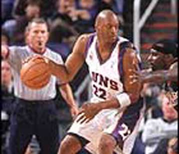 Και το όνομα του σέντερ του Πανιωνίου… Τζον Ουάλας