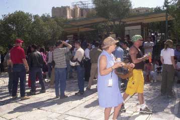 Στα 20 εκατ. τουρίστες το χρόνο στοχεύει το υπουργείο Ανάπτυξης