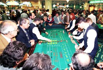 Τα 4,1 δισ. ευρώ άγγιξαν το 2001 οι «καταθέσεις» των Ελλήνων στα τυχερά παιχνίδια