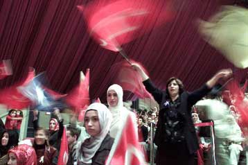 Αποφασιστικής σημασίας για το μέλλον της Τουρκίας οι βουλευτικές εκλογές της Κυριακής