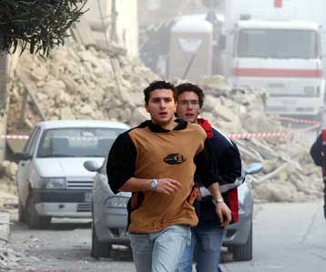 Σεισμός μεγέθους 7,7 βαθμών Ρίχτερ στην Ινδονησία