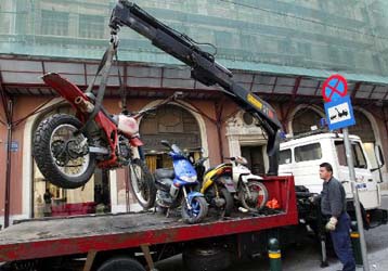 Σε εφαρμογή τα μέτρα κατά της παράνομης στάθμευσης δικύκλων στα πεζοδρόμια