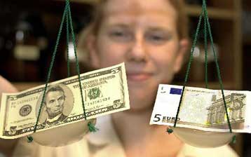 Ξεπέρασε πάλι την απόλυτη ισοτιμία το ευρώ – Σε χαμηλό τριμήνου το δολάριο