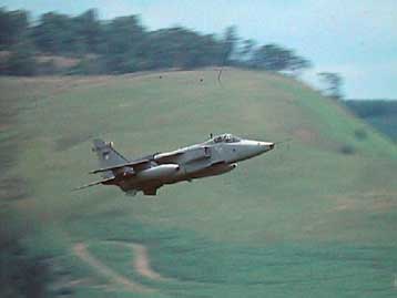 Τέσσερις νεκροί και 12 τραυματίες από πτώση μαχητικού στην Ινδία