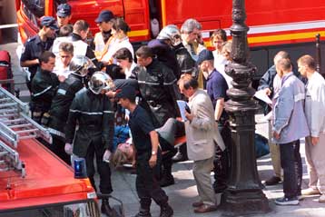 Δώδεκα νεκροί και πολλοί τραυματίες από πυρκαγιά σε βαγόνι αμαξοστοιχίας στη Γαλλία