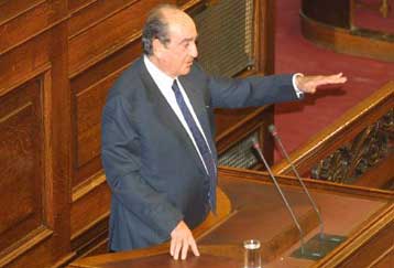 Ένταση στη Βουλή με αιχμές κατά Στεφανόπουλου στη συζήτηση για τη Μαραθώνια διαδρομή