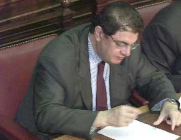 Βουλευτές του ΠΑΣΟΚ διαφωνούν στο ν/σ για το Ταμιευτήριο – Δέσμευση Βερελή για ωράριο