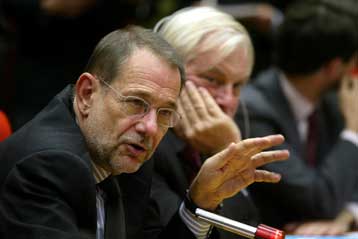 Η ΕΕ δεν επιθυμεί την αλλαγή καθεστώτος στο Ιράκ, τονίζει ο Σολάνα