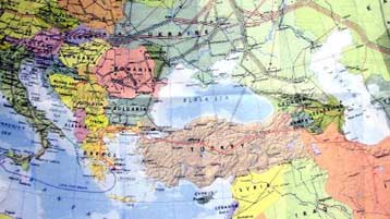 Σύγκρουση γιγάντων του φυσικού αερίου για το 35% της ΔΕΠΑ