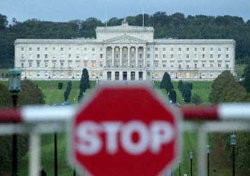 Υπό κράτηση τοπικός αξιωματούχος στη σκιά του σκανδάλου κατασκοπίας στη Β.Ιρλανδία