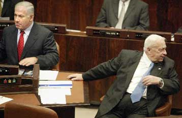 Ολομέτωπη επίθεση Νετανιάχου προς Σαρόν με το βλέμμα στην ηγεσία του Λικούντ