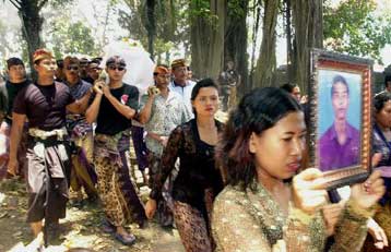 Η Αλ Κάιντα πίσω από το μακελειό στο Μπαλί, επιβεβαιώνει ο Ινδονήσιος υπουργός Αμύνης
