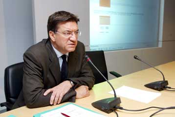 Λύσεις σε χρονίζοντα προβλήματα των εκπαιδευτικών προαναγγέλλει ο υπουργός Παιδείας
