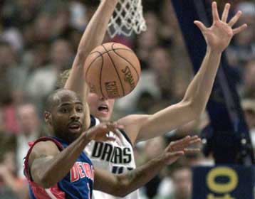 Με νίκη επί των Πίστονς, οι Μάβερικς συνεχίζουν αήττητοι την προέλασή τους στο ΝΒΑ