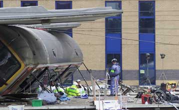 Πέντε νεκροί και δεκάδες τραυματίες σε σιδηροδρομικό δυστύχημα στην Αγία Πετρούπολη