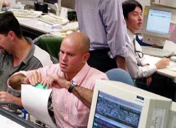 Νέο υψηλό τριμήνου κατέγραψε το ευρώ έναντι του δολαρίου