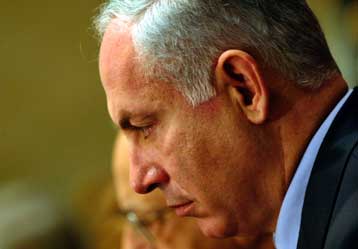 Να εκδιωχθεί το «τρομοκρατικό καθεστώς» του Αραφάτ ζητά ο Νετανιάχου