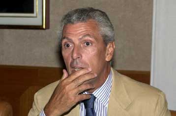 Σε 2.400 απολύσεις και κλείσιμο έξι εργοστασίων προχωρά η Pirelli