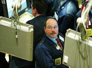 Πτωτικές τάσεις επικρατούν στη Γουόλ Στριτ τη Δευτέρα