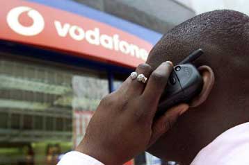 Υποδιπλασιάστηκαν οι ζημίες της Vodafone το πρώτο οικονομικό εξάμηνο
