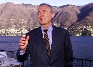 «Παράθυρο» για μείωση των επιτοκίων ανοίγει ο επικεφαλής οικονομολόγος της ΕΚΤ