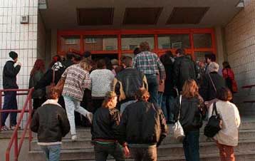 Θετικές εκτιμήσεις αλλά και παραινέσεις της Κομισιόν για την απασχόληση στην ΕΕ