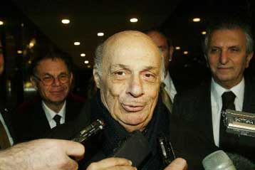 Επαφές του Ντενκτάς με αξιωματούχους του ΟΗΕ και Τούρκους διπλωμάτες για το σχέδιο Ανάν