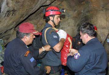 Σώοι εντοπίστηκαν οι τρεις σπηλαιολόγοι στο Ηράκλειο
