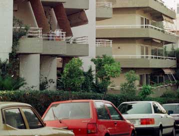 Νέοι χώροι στάθμευσης δημιουργούνται στα ανεκμετάλλευτα υπόγεια των πολυκατοικιών