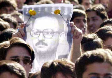 Δεν ζητά έφεση της θανατικής ποινής ο Ιρανός μεταρρυθμιστής διανοούμενος