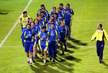 «Θα κάνουμε το καθήκον μας» είπε ο Λόραντ, προπονητής της Φενέρ