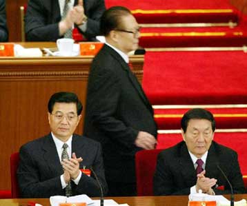 Ο Χου Ζιντάο ο νέος ισχυρός άνδρας της Κίνας – Αποσύρεται ο Ζιάνγκ Ζεμίν