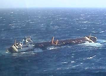 Κίνδυνος διαρροής μεγάλης ποσοτήτας πετρελαίου από το δεξαμενόπλοιο Prestige