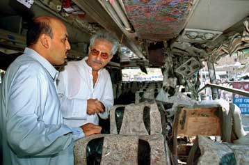 Δύο νεκροί και εννέα τραυματίες από έκρηξη βόμβας σε λεωφορείο στο Πακιστάν