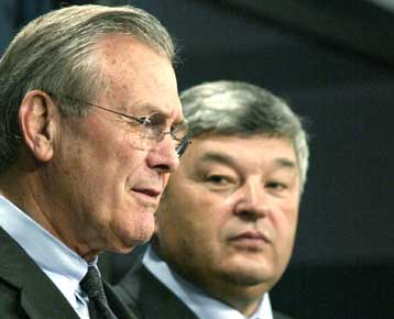 Ένας πόλεμος στο Ιράκ δεν πρόκειται να διαρκέσει πολύ, εκτιμά ο Ράμσφελντ