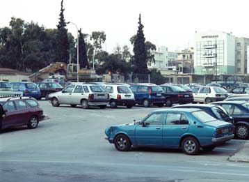 Πρόγραμμα κατασκευής 25.000 θέσεων πάρκινγκ υλοποιεί το ΥΠΕΧΩΔΕ