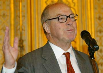 Την πλήρη συνεργασία του Ιράκ με τους επιθεωρητές όπλων αξιώνει ο Μπλιξ