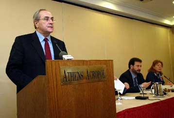 Διαπραγμάτευση του σχεδίου Ανάν με βάση το εθνικό συμφέρον, ζητά ο Ν.Κωνσταντόπουλος