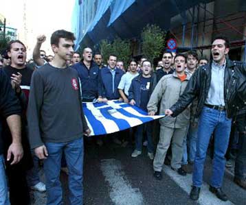 Εντυπωσιακή σε όγκο η πορεία για την 29η επέτειο της εξέγερσης του Πολυτεχνείου