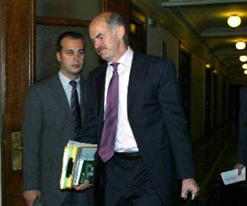 Ο Ντενκτάς πρέπει να εγκαταλείψει την τακτική των κωλυσιεργιών, τονίζει ο Γ.Παπανδρέου