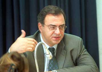 Προβληματισμός στο οικονομικό επιτελείο για τον πληθωρισμό