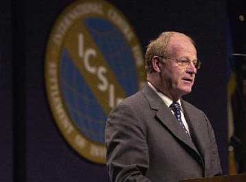 Μείωση των επιτοκίων της ΕΚΤ «προαναγγέλει» και ο Έρνστ Βέλτεκε