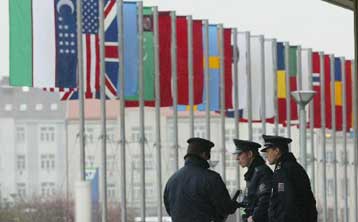 Εντείνονται τα μέτρα ασφαλείας στην Πράγα εν όψει της Συνόδου Κορυφής του ΝΑΤΟ