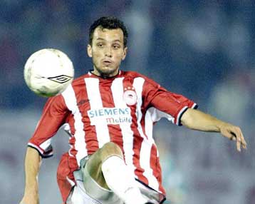 Όλοι οι «ερυθρόλευκοι» μαζί και ο Ντρασένα.. μόνος του