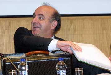 Διάτρηση τέλος για επιχειρήσεις που εκδίδουν μηχανογραφικά τα φορολογικά τους στοιχεία