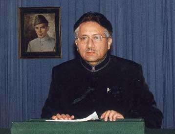 Ο στρατηγός Μουσάραφ σύντομα θα μεταβιβάσει μέρος των εξουσιών του σε πολιτικό πρόσωπο