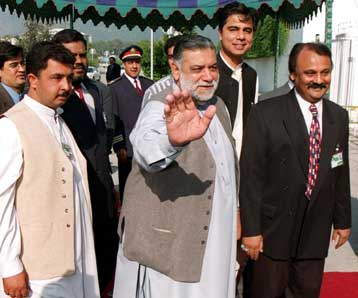 Μετριοπαθής και εκλεκτός του Μουσαράφ ο νεοεκλεγής πρωθυπουργός του Πακιστάν