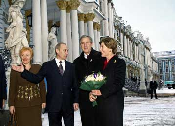 Σε άνευ όρων εφαρμογή του ψηφίσματος 1441 καλούν το Ιράκ Μπους και Πούτιν