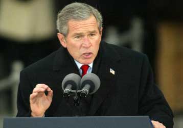 Ο Μπους «αγκαλιάζει» τα νεοεισερχόμενα στο ΝΑΤΟ κράτη της Ανατολικής Ευρώπης